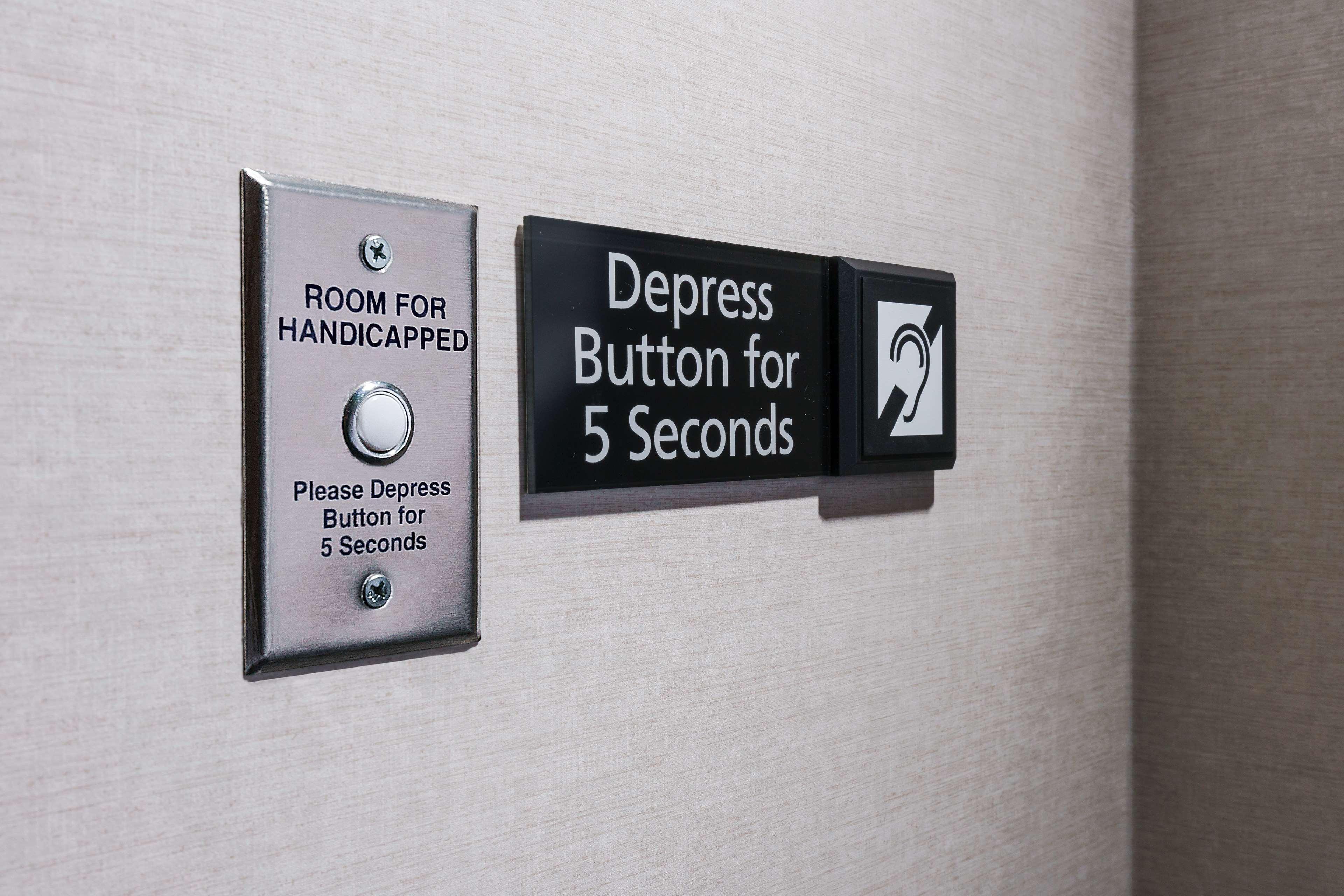 Hampton Inn & Suites Baltimore Inner Harbor מראה חיצוני תמונה