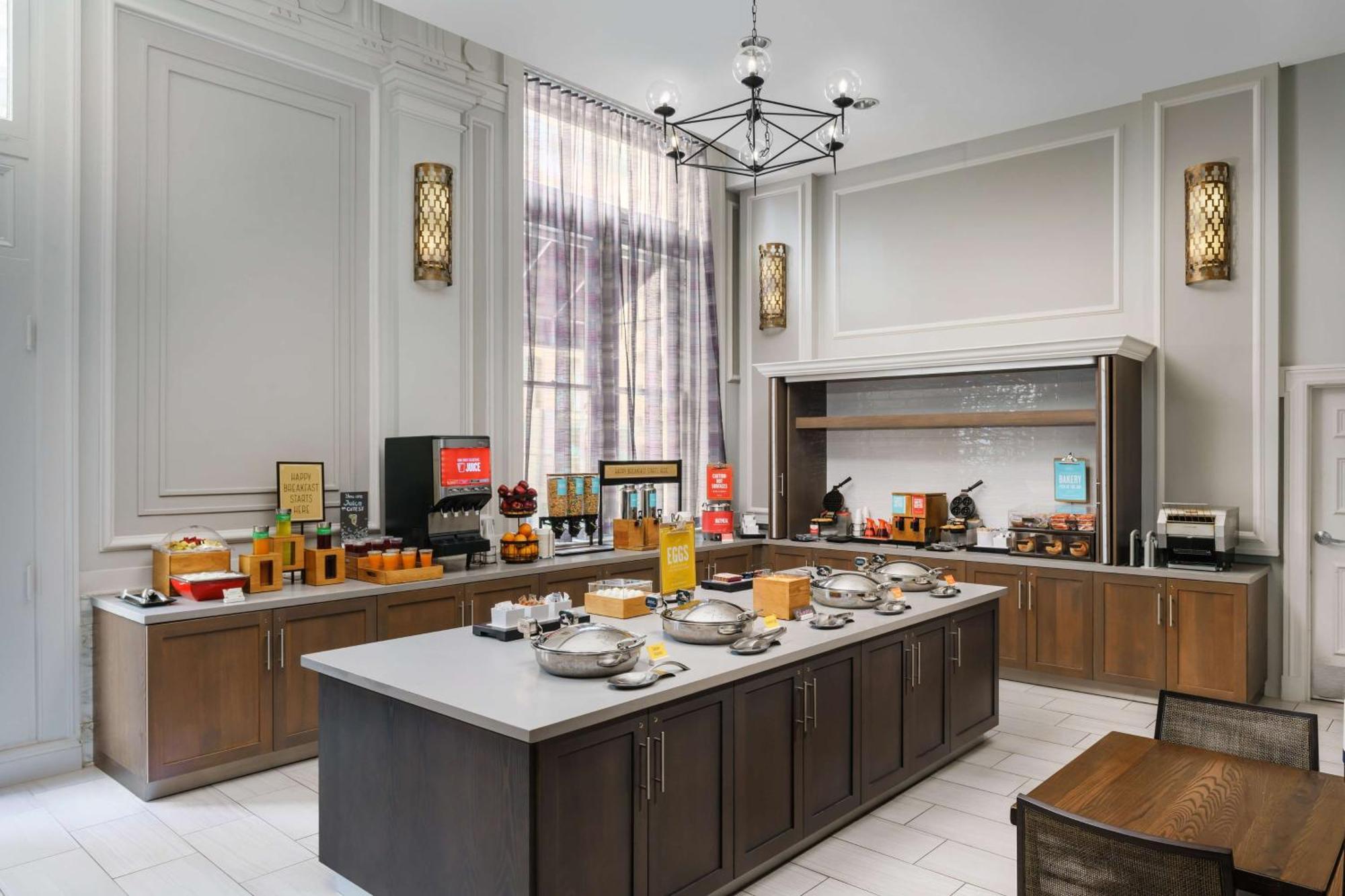 Hampton Inn & Suites Baltimore Inner Harbor מראה חיצוני תמונה