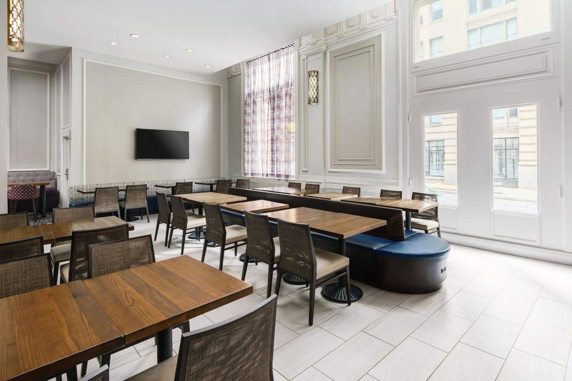 Hampton Inn & Suites Baltimore Inner Harbor מראה חיצוני תמונה